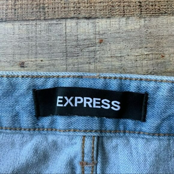 Express low rise denim shorts with peel a boo embroidered flowers on the pockets - Picture 6 of 10